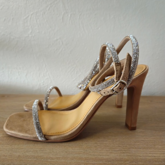 Lisa Vickey Angelic Sandal - Picture 2 of 6
